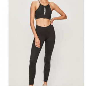 Traje deportivo con ajuste apretado